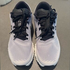Like NEW On Cloud 6 Push Women’s Black and Lilac Running Shoes